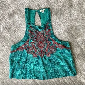 (NWOT) UO Embroidered Cropped Tank